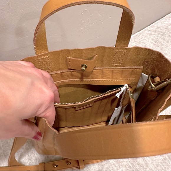 NWT! Madewell The Mini Transport Crossbody: Bubble Pleat Edition in Golden Oak - Picture 11 of 14